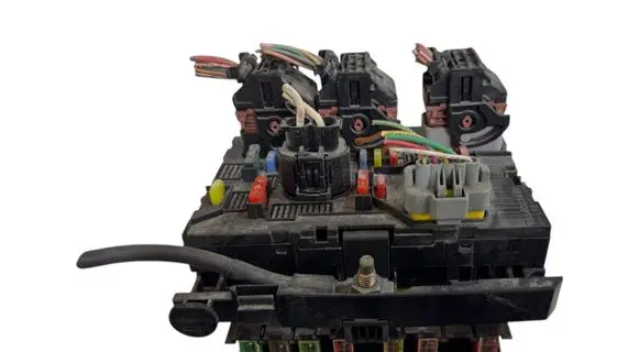 Citroen C4 I Picasso Fuse module 9664055680
