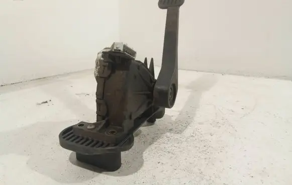 Volvo XC70 Accelerator throttle pedal 30666660