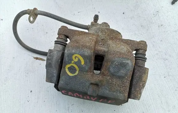 Toyota Camry VIII XV70 Front brake caliper 4773033381