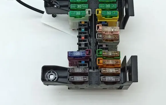 Mercedes-Benz E W211 Fuse module 2115450301