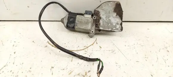Mercedes-Benz W123 Front door window regulator motor 0130821022 0018205042 A0018205042