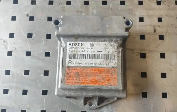 Mercedes-Benz Sprinter W901 W902 W903 W904 Airbag control unit/module 0285010224