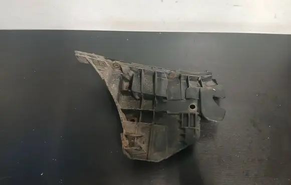 Front bumper mounting bracket