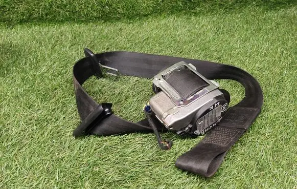 Audi A4 S4 B6 8E 8H Front seatbelt 8H0857706A 600574800D