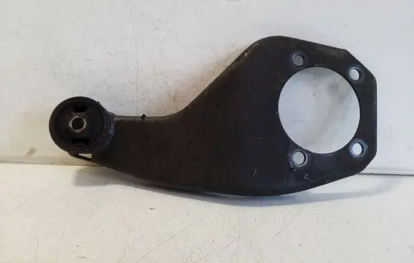 Mitsubishi L200 Front differential bracket 