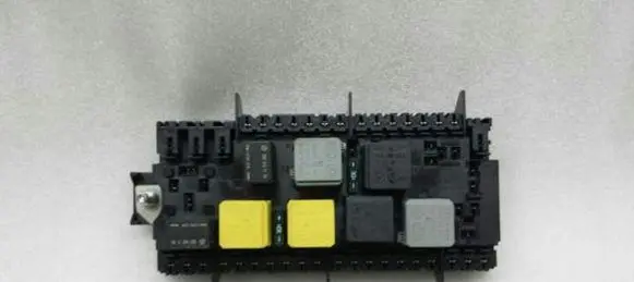 Mercedes-Benz ML W166 Fuse module A1669063801