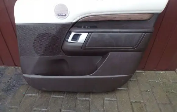 Land Rover Discovery 5 Front door card panel trim