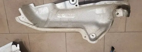 Dacia Sandero III Exhaust heat shield 747618673R 09722