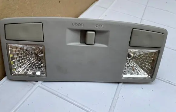 Mazda 3 I Front seat light