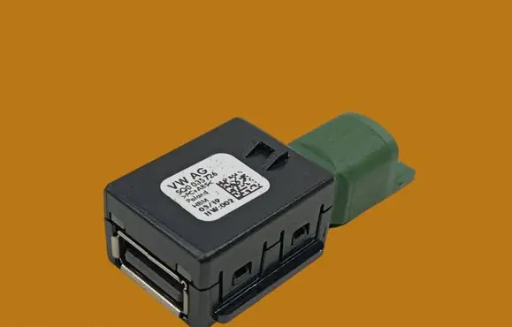 Skoda Superb B8 (3V) USB socket connector 5Q0035726
