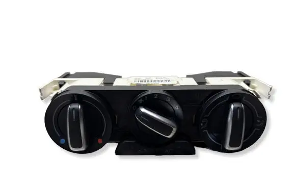 Audi A1 Climate control unit 8X0820045A