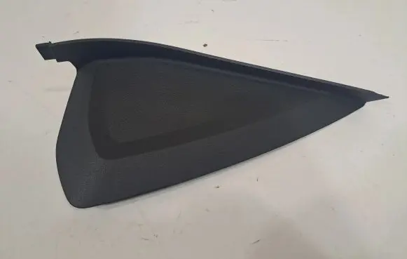 BMW 1 F40 Dashboard glove box trim 6823270