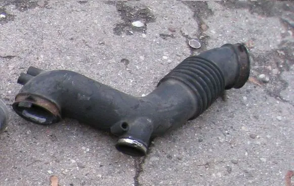 Lincoln Town Car Air intake hose/pipe