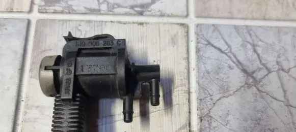Volkswagen Sharan Vacuum valve 1J0906283C