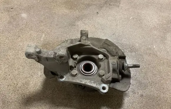 Volvo V70 Front wheel hub 9461944