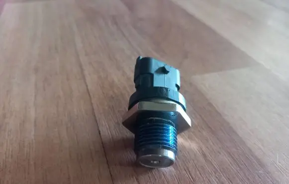 Fuel pressure sensor