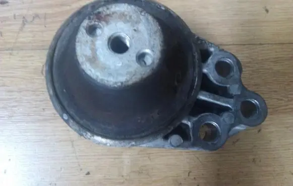 Ford Fiesta Engine mount bracket 2s616f012