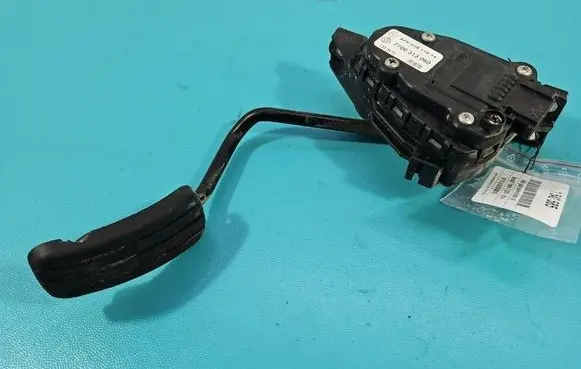 Renault Trafic II (X83) Accelerator throttle pedal 7700313060 IMPRK1542585