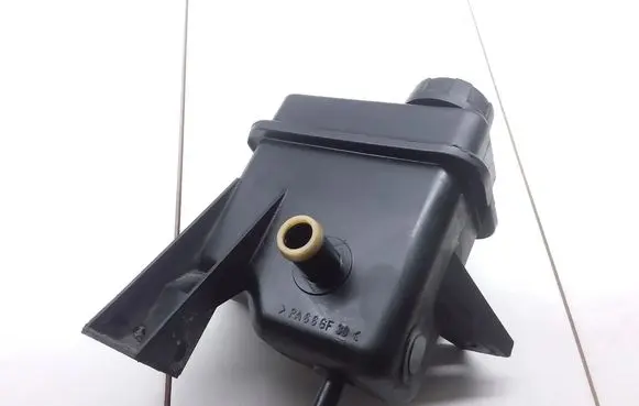 Volvo S40, V40 Power steering fluid tank/reservoir 