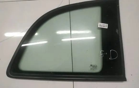 Opel Zafira A Rear side window as2 ysed