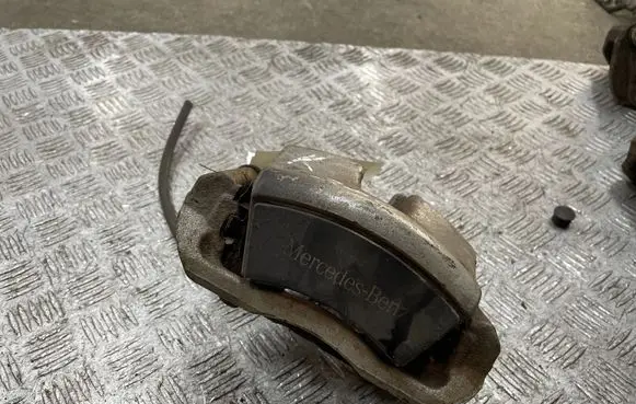 Mercedes-Benz C W204 Front brake caliper