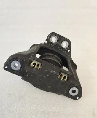 Volvo XC90 Engine mount bracket 32137496