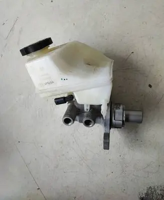 Chevrolet Camaro Master brake cylinder 32671497