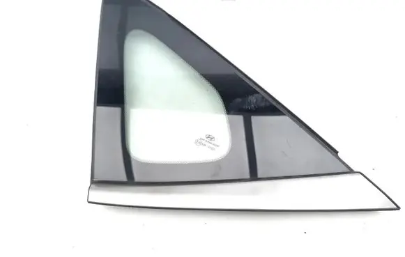 Hyundai Kona II Rear side window E2043R01351