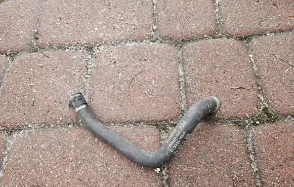 Opel Adam Engine coolant pipe/hose 13428427