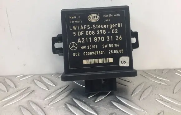 Mercedes-Benz E W211 Light module LCM A2118703126 5DF008278 0000967831