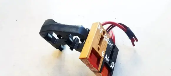 Audi A4 S4 B5 8D Fuse 8A0937530 GSM2