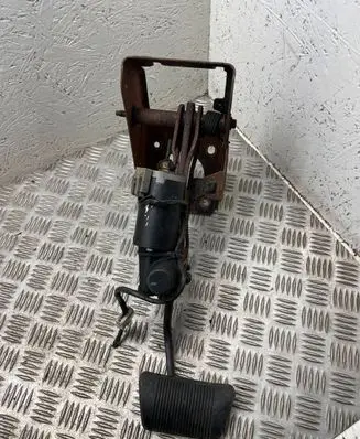 Jeep Grand Cherokee (WK) Brake pedal 