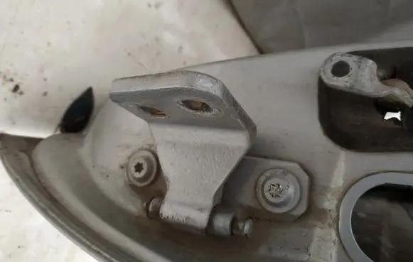 Renault Laguna I Rear door lower hinge