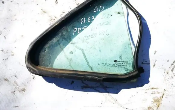 Rear vent window glass