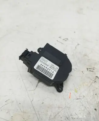 Renault Twingo II Air flap motor/actuator N101028X 1000042011 2408071C