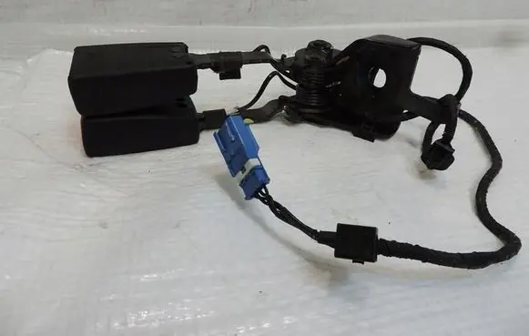 Opel Combo E Rear seatbelt buckle 9817226577