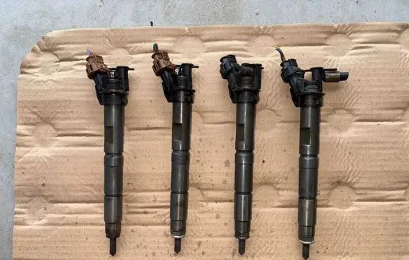 Toyota Yaris Fuel injectors set 2367033050