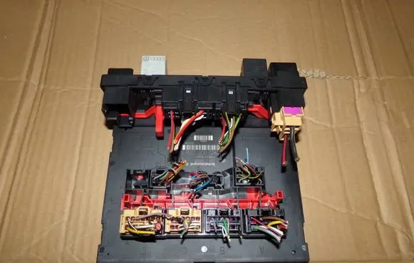 Skoda Octavia Mk2 (1Z) Fuse box set 1K0937049N