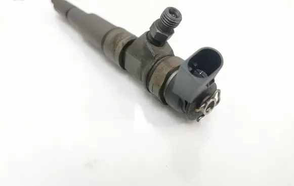 BMW 5 E60 E61 Fuel injector 7794435 0445110209