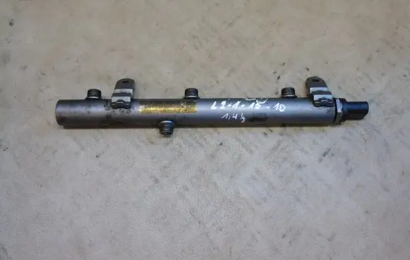 Mercedes-Benz E W212 Fuel main line pipe A6420703095