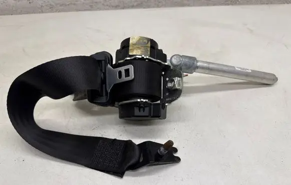 Volvo XC70 Rear seatbelt 39859391