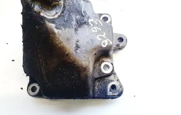Mercedes-Benz CLS C219 Engine mounting bracket a2722231704