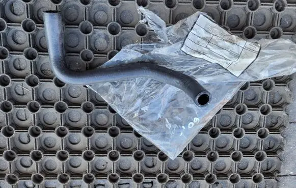 Audi Q3 F3 Engine coolant pipe/hose 5Q0121058AE 2709201B