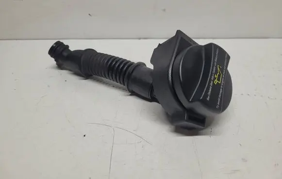 Mercedes-Benz A W169 Oil fill pipe A6400100369