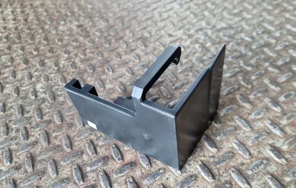 BMW 3 G20 G21 Battery box tray cover/lid 6844137
