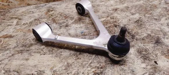 Lexus SC 300 - 400 Front upper control arm/wishbone 