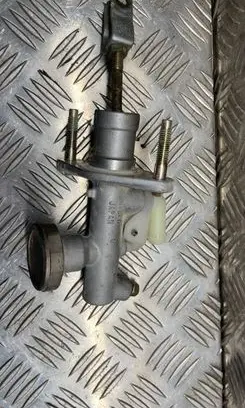 Nissan X-Trail T30 Master brake cylinder