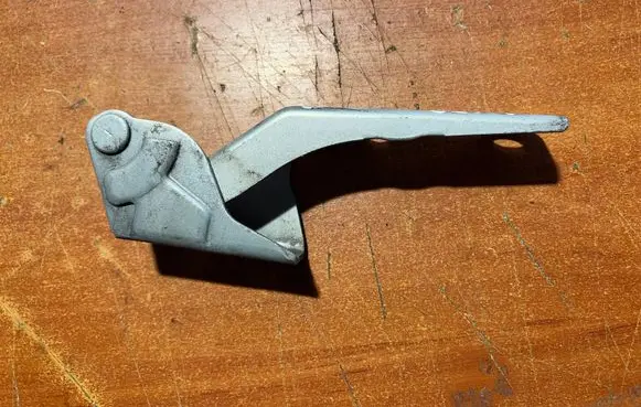 Hyundai Matrix Engine bonnet/hood hinges