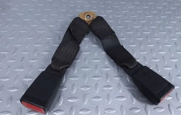 Mercedes-Benz 200 300 W123 Middle seatbelt buckle (rear) 1238607369 A1238607369