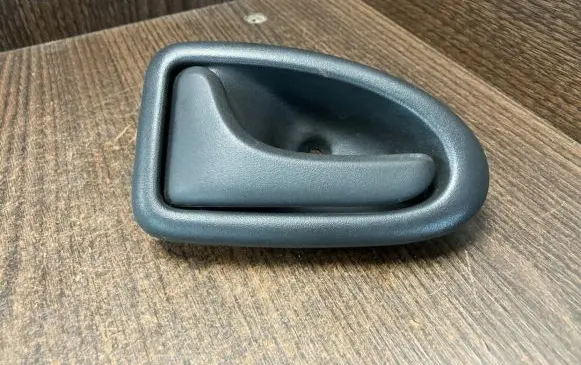 Opel Vivaro Front door interior handle 8200028994 99035201